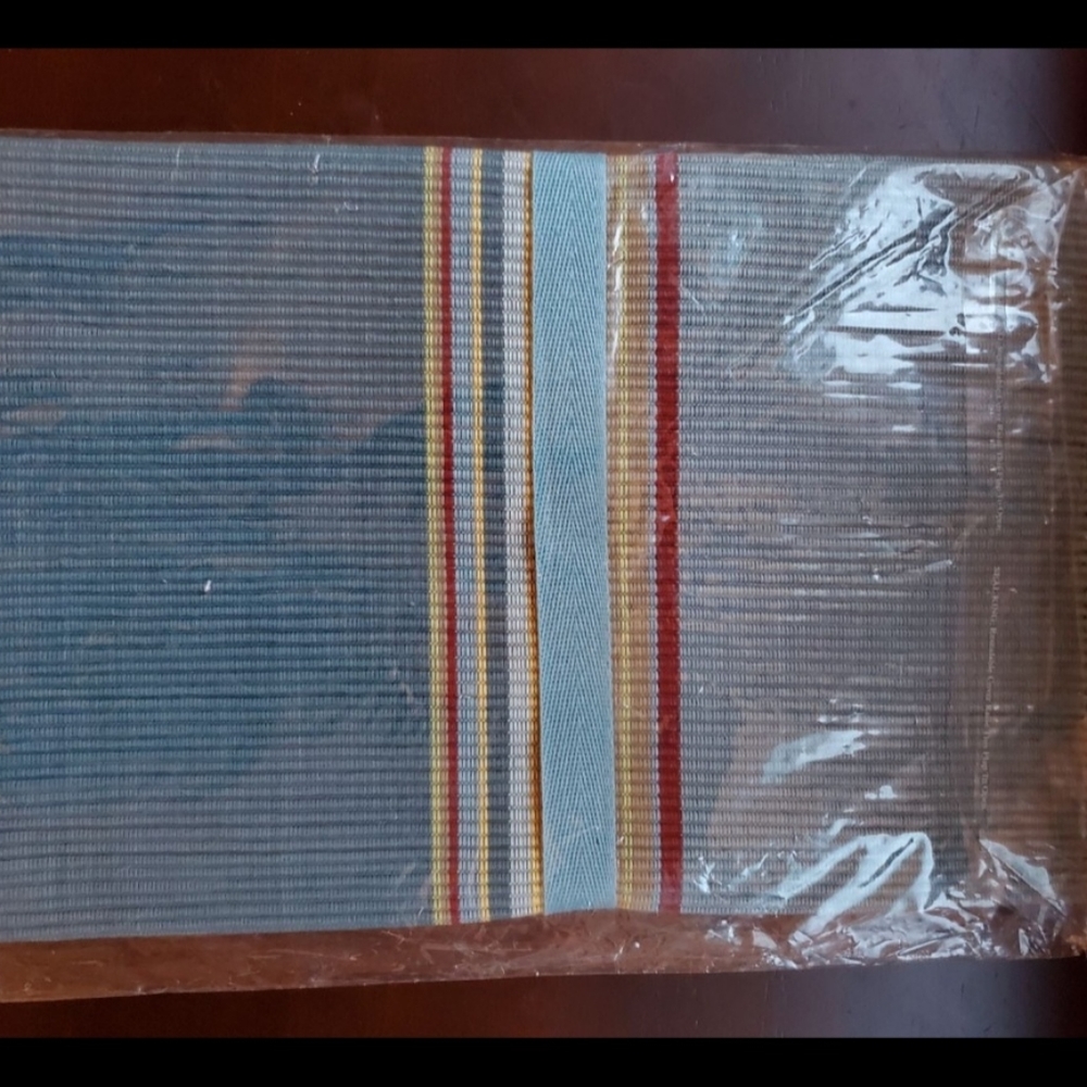 Threads Regatta Table Runner - Picture 2 of 3